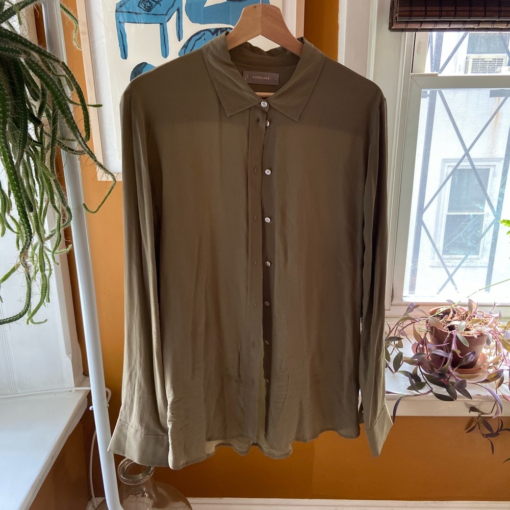 Everlane - Khaki green silk button down - 16